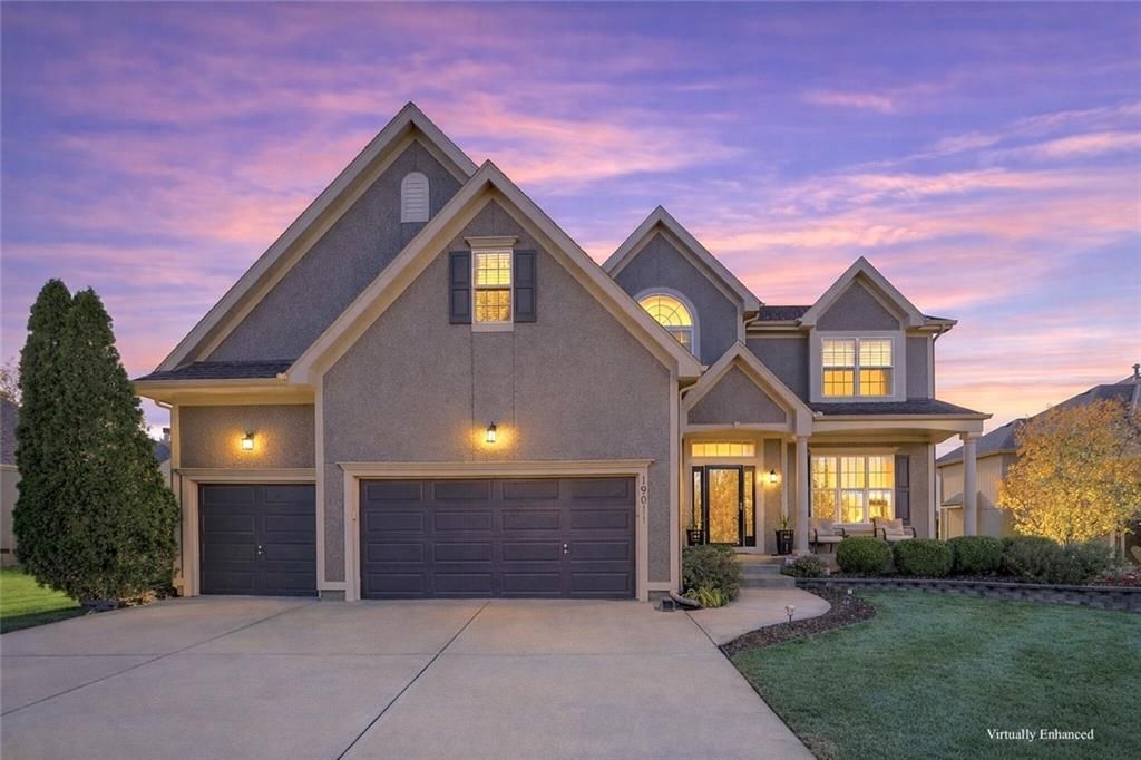 Photo of 19011 W 99th Street, Lenexa, KS 66220 (MLS # 2608002)