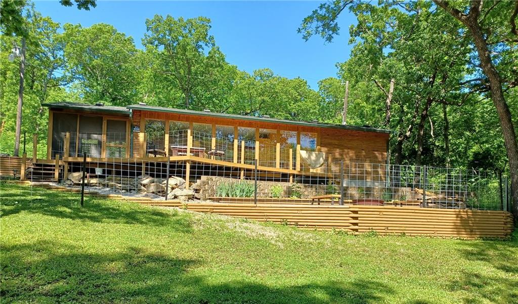 89 NW Lakeside Drive