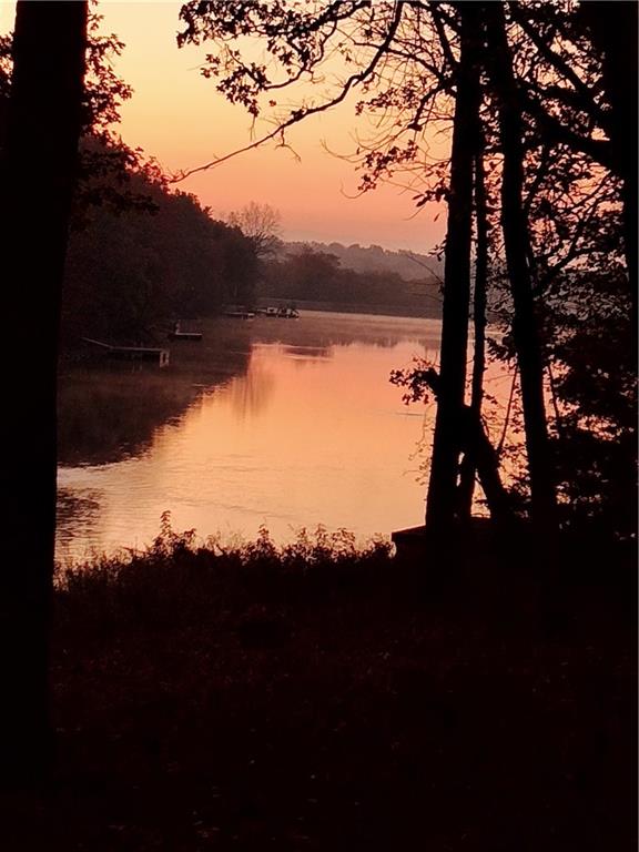 89 NW Lakeside Drive