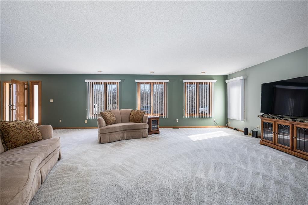 5211 Metropolitan Avenue