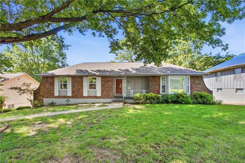 Photo of 12009 E 61st Terrace, Kansas City, MO 64133 (MLS # 2631927)