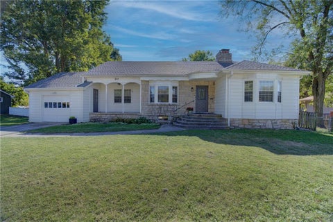 Photo of 207 SW 3rd Street, Lees Summit, MO 64063 (MLS # 2648234)