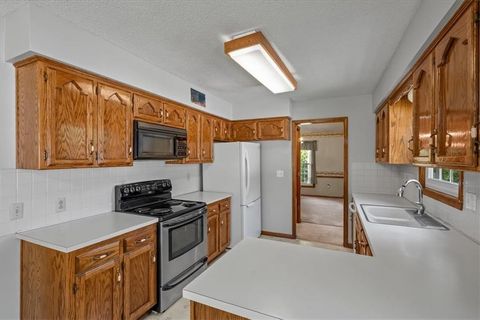 Tiny photo for 725 Laurel Avenue, Liberty, MO 64068 (MLS # 2620286)