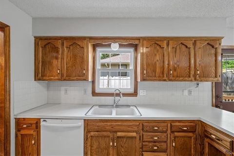Tiny photo for 725 Laurel Avenue, Liberty, MO 64068 (MLS # 2620286)