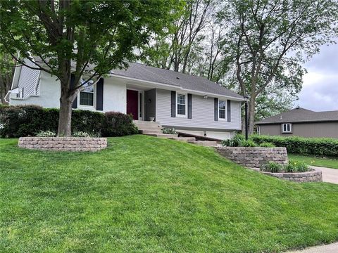 Tiny photo for 725 Laurel Avenue, Liberty, MO 64068 (MLS # 2620286)
