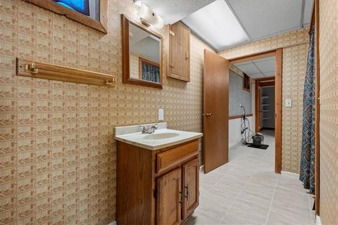 Tiny photo for 725 Laurel Avenue, Liberty, MO 64068 (MLS # 2620286)