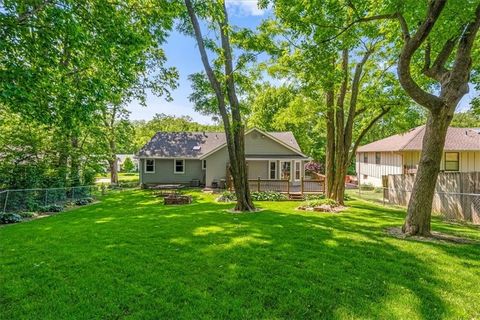 Tiny photo for 725 Laurel Avenue, Liberty, MO 64068 (MLS # 2620286)