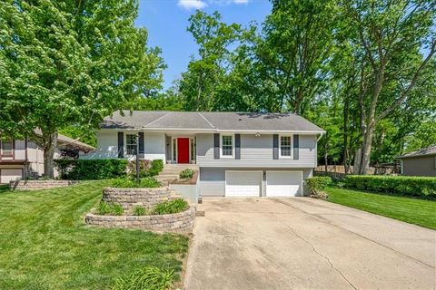 Tiny photo for 725 Laurel Avenue, Liberty, MO 64068 (MLS # 2620286)
