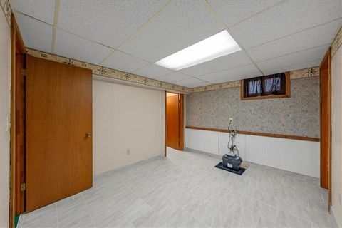Tiny photo for 725 Laurel Avenue, Liberty, MO 64068 (MLS # 2620286)