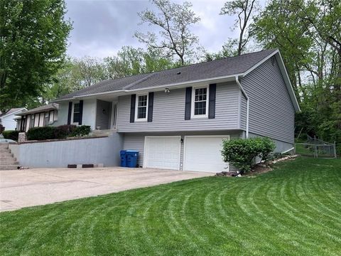 Tiny photo for 725 Laurel Avenue, Liberty, MO 64068 (MLS # 2620286)