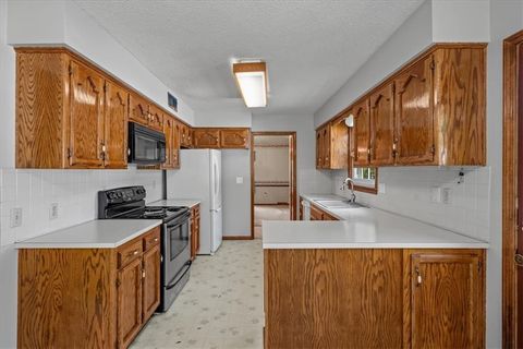 Tiny photo for 725 Laurel Avenue, Liberty, MO 64068 (MLS # 2620286)