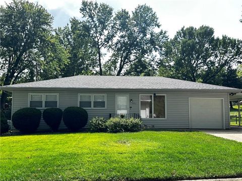 Photo of 1711 Seneca Street, Leavenworth, KS 66048 (MLS # 2584449)