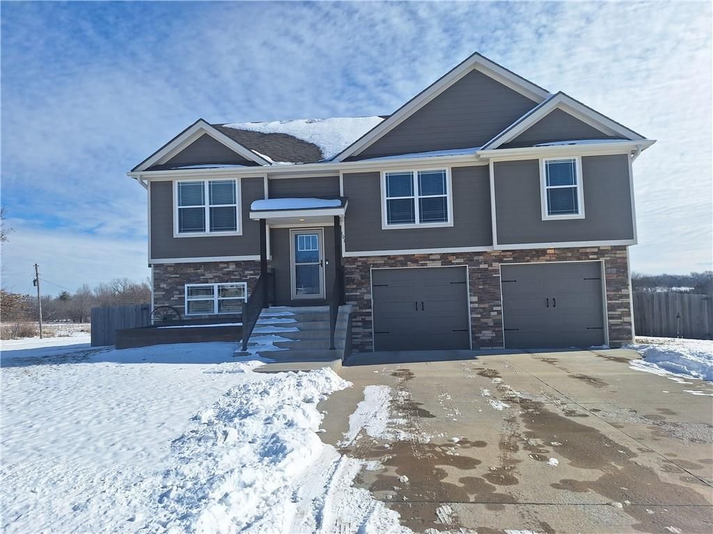 Photo of 101 Lisa Avenue, Lathrop, MO 64465 (MLS # 2598437)