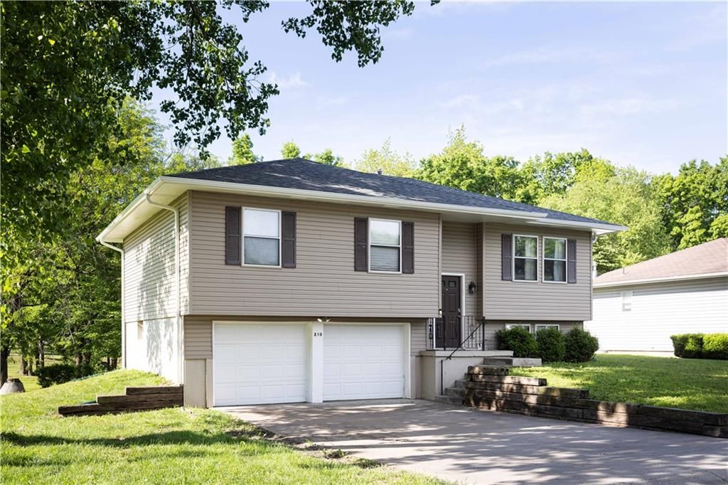 Photo of 210 E Swisher Drive, Clinton, MO 64735 (MLS # 2618767)