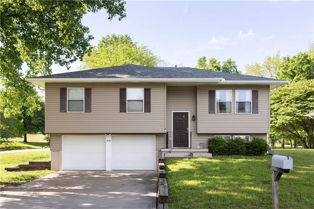 Photo of 210 E Swisher Drive, Clinton, MO 64735 (MLS # 2618767)