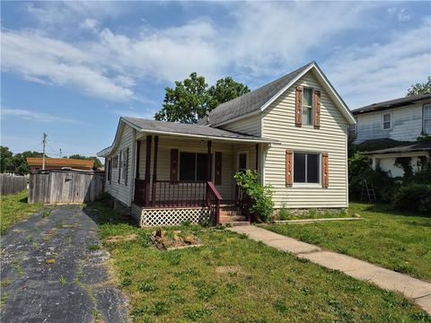 Photo of 208 S 8th Street, Fredonia, KS 66736 (MLS # 2619653)