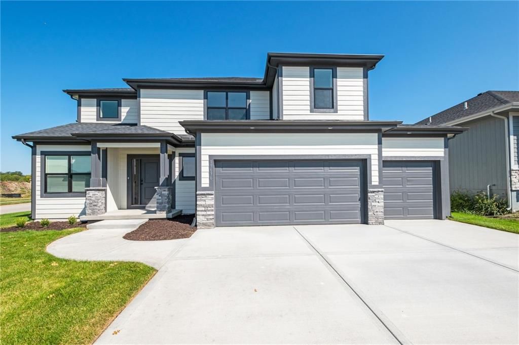 Photo of 12242 S Emerald Street, Olathe, KS 66061 (MLS # 2607981)