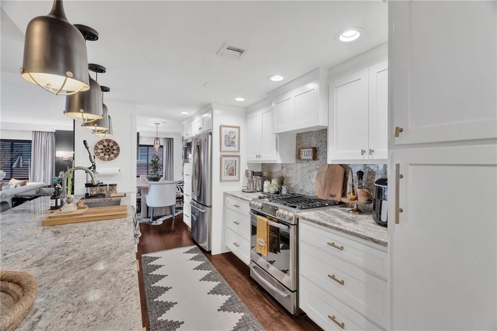 4740 Roanoke Parkway 305