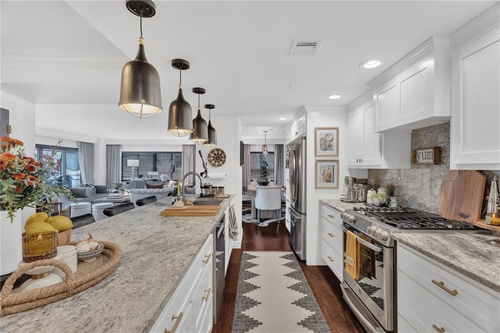 4740 Roanoke Parkway 305