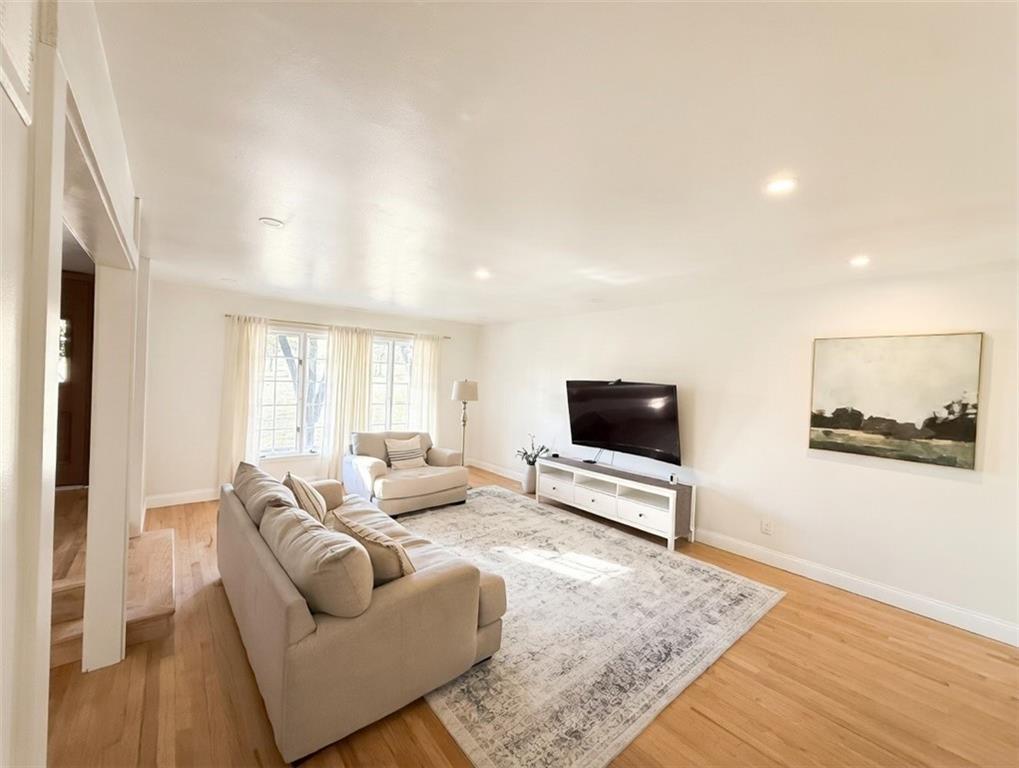 107 E Santa Fe Trail 11