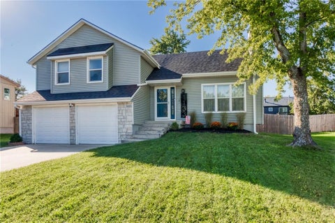 Photo of 1133 E Butterfield Place, Olathe, KS 66062 (MLS # 2646040)