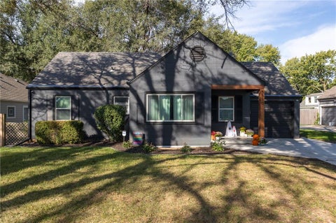 Photo of 5510 Roe Boulevard, Roeland Park, KS 66205 (MLS # 2643830)