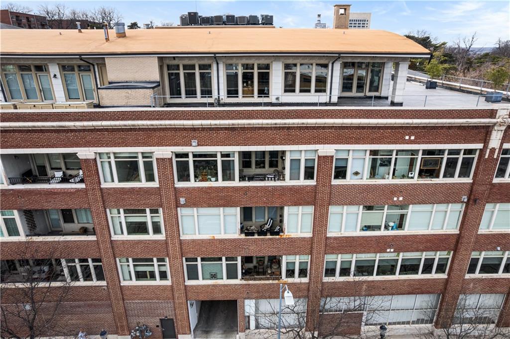 2929 McGee Trafficway 305