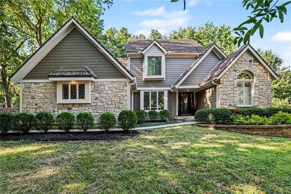 11852 LARSEN ST, OVERLAND PARK, KS 66210 - Image ad4a3ca49e20074bd63fd4fcebea0448/3642684975