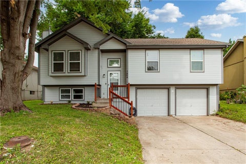 Photo of 1604 S Concord Court, Independence, MO 64058 (MLS # 2627797)