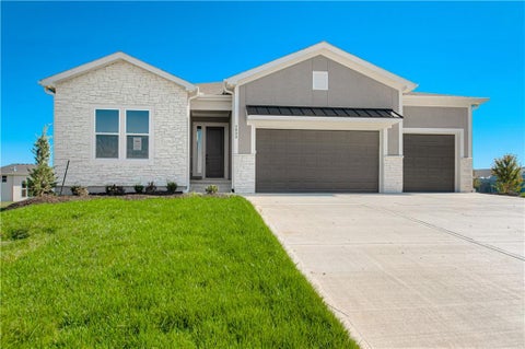 Photo of 1833 SW Arbor Park Drive, Lees Summit, MO 64082 (MLS # 2646490)
