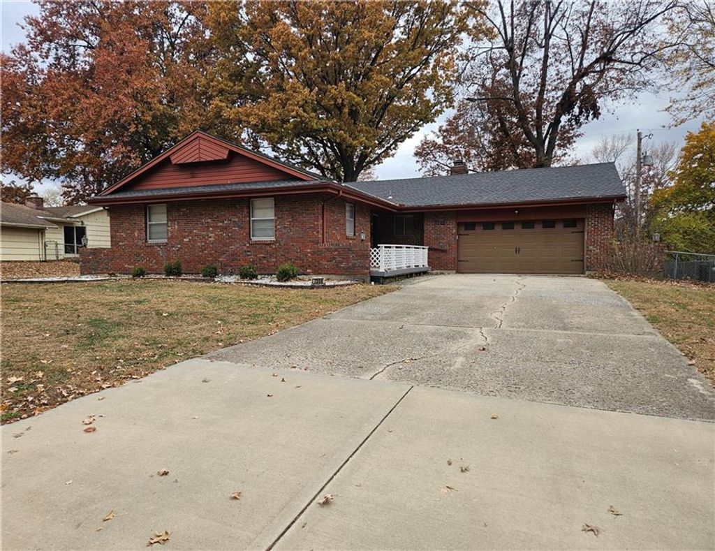 Photo of 7308 Cedar Avenue, Raytown, MO 64133 (MLS # 2591626)