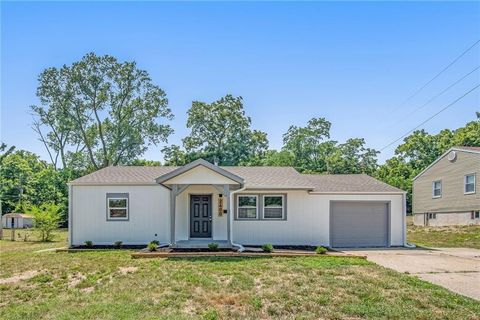2400 S Crescent Avenue, Independence, MO 64052 - MLS#: 2596792
