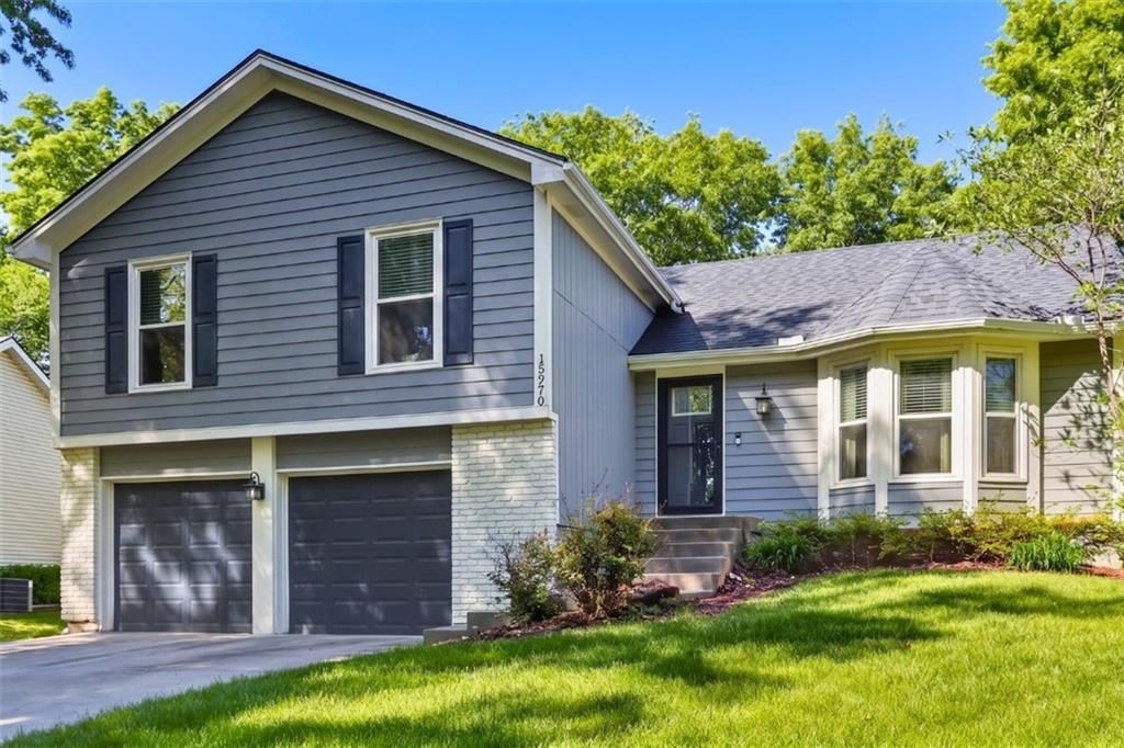 Photo of 15270 Conser Street, Overland Park, KS 66223 (MLS # 2618658)