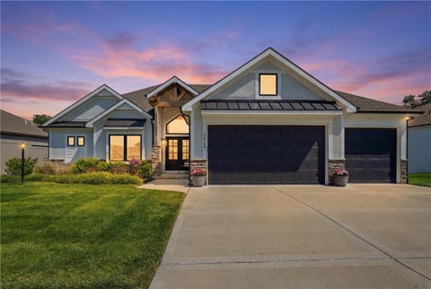 Photo of 14790 Thousand Oaks Place, Parkville, MO 64152 (MLS # 2624785)