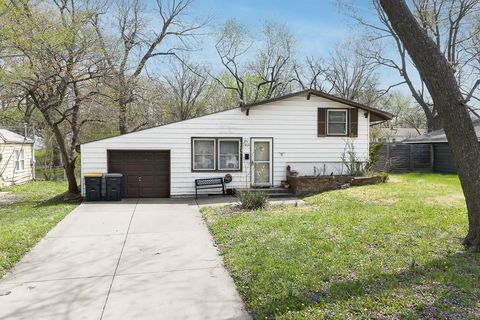 Photo of 11309 Marsh Avenue, Kansas City, MO 64134 (MLS # 2612685)