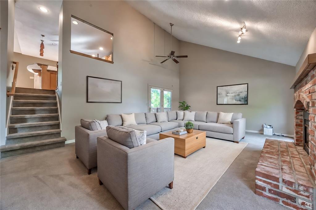 6919 Hallet Drive