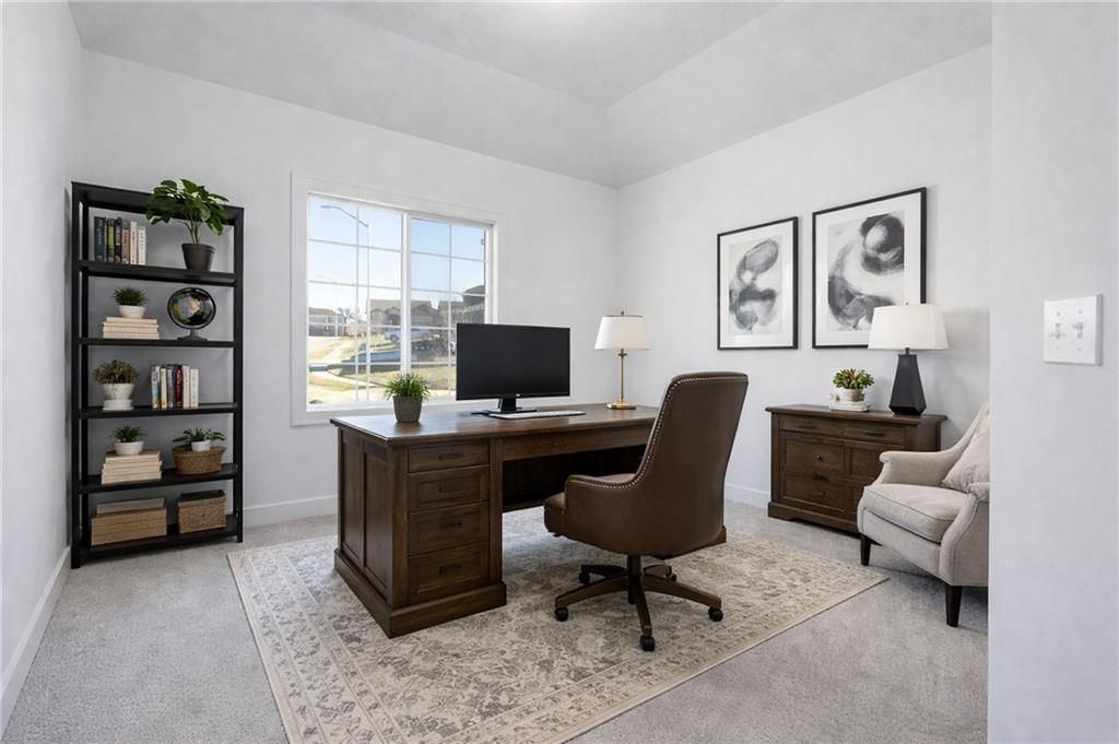 Photo of 6615 NW 107th Court, Kansas City, MO 64154 (MLS # 2598282)