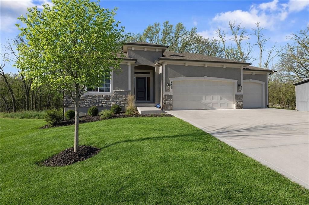 Photo of 6615 NW 107th Court, Kansas City, MO 64154 (MLS # 2598282)