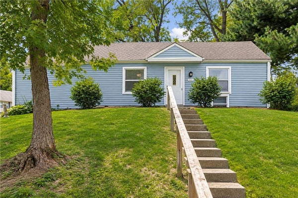 5201 FOREST AVE, KANSAS CITY, KS 66106 - Image adfaea3db6a0ff1cf17dfea5d283a8d4/2947559468