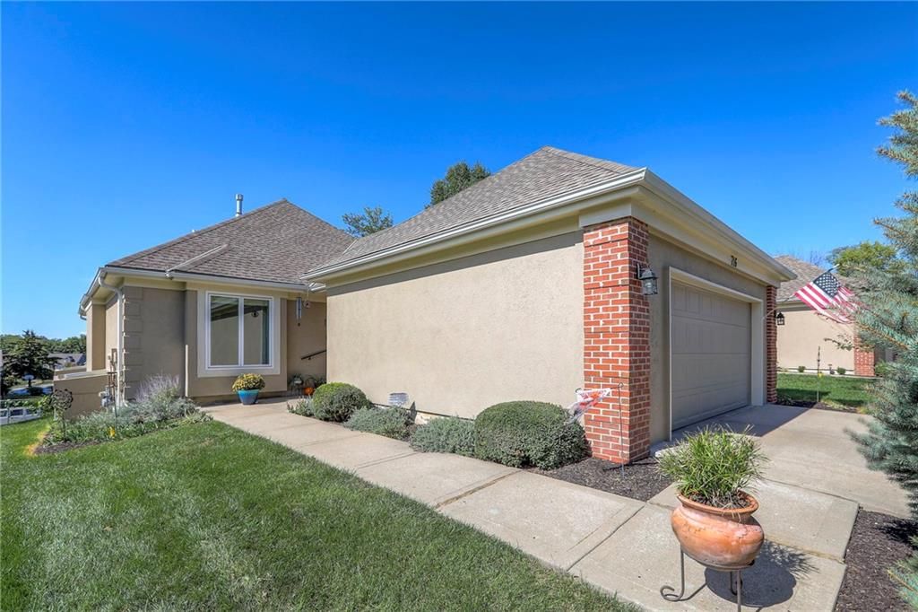 Photo of 716 Bristol Court, Liberty, MO 64068 (MLS # 2579803)