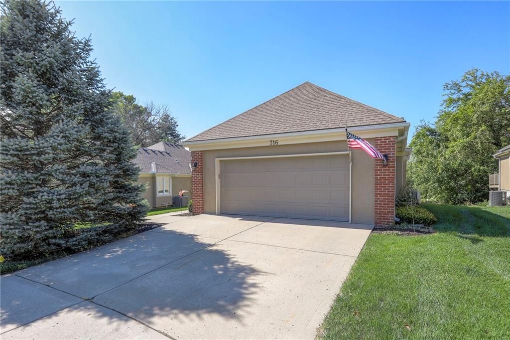 Photo of 716 Bristol Court, Liberty, MO 64068 (MLS # 2579803)