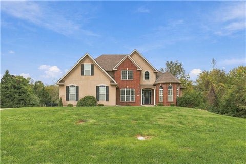 Photo of 805 SE Willow Place, Blue Springs, MO 64014 (MLS # 2647632)