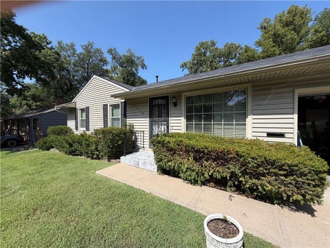 Photo of 7914 W 86th Street, Overland Park, KS 66212 (MLS # 2642656)