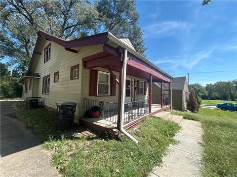 Photo of 7231 Bales Avenue, Kansas City, MO 64132 (MLS # 2638560)