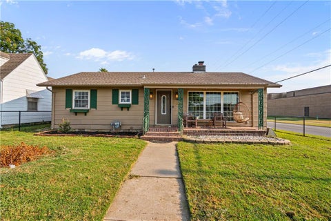 Photo of 1323 W 3rd Street, Coffeyville, KS 67337 (MLS # 2635864)