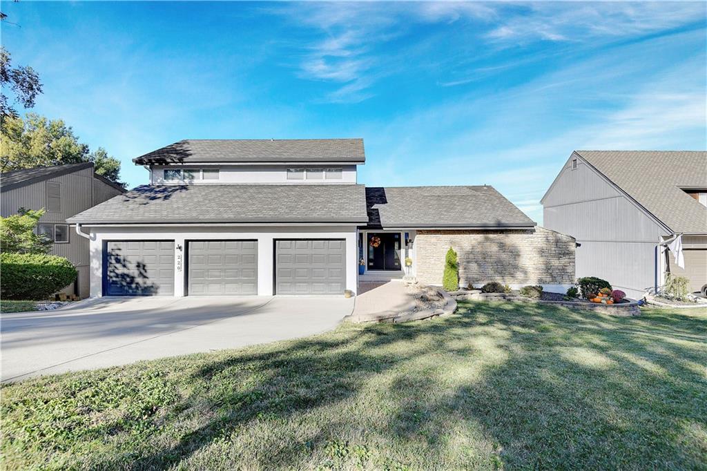 220 NW Locust Street