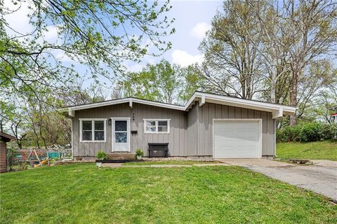 Photo of 706 W Brown Street, Liberty, MO 64068 (MLS # 2614461)