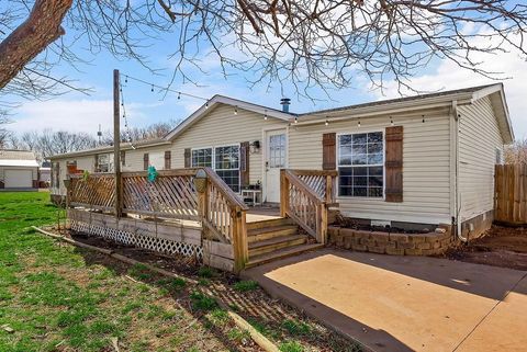 Photo of 32809 NE Norton Road, Garnett, KS 66032 (MLS # 2617188)