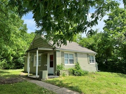 Photo of 220 Corbin Street, Liberty, MO 64068 (MLS # 2620644)