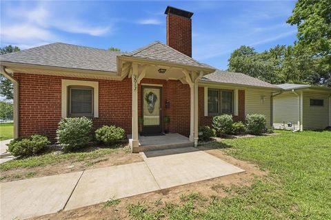 Photo of 2012 S Ralston Avenue, Independence, MO 64052 (MLS # 2629105)